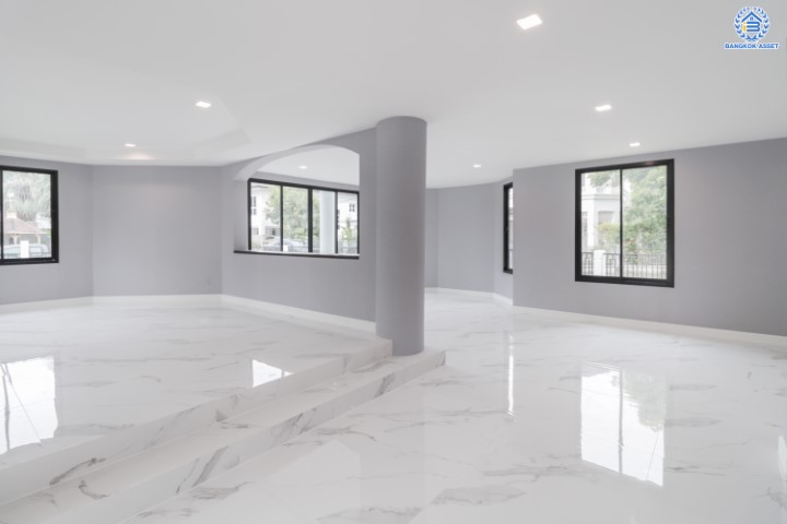 บ้านเดี่ยวมือสองย่านกรุงเทพมหานคร ม.กฤษดานคร31 ติดถนนบรมราชชนนี หลังมุม! จัดแต่งพื้นที่ได้เต็มที่ บนเนื้อที่กว้างขวางมากถึง 137.3 ตร.ว. ฟังก์ชัน 3 ห้องนอน 4 ห้องน้ำ 2 ที่จอดรถ บนทำเลศักยภาพใกล้ม.มหิดล และเพียง 10 นาที ก็ถึงเซ็นทรัล ปิ่นเกล้า